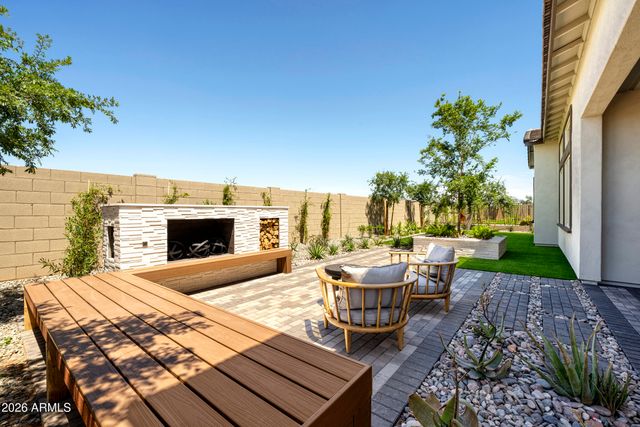 712 W TREASURE Trail, Apache Junction, AZ 85120