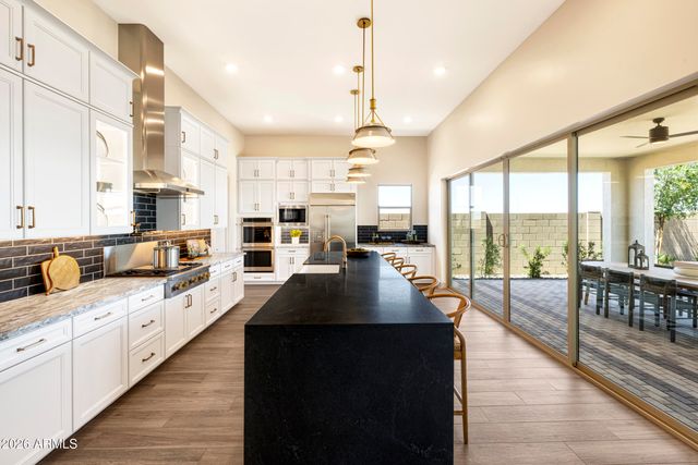 712 W TREASURE Trail, Apache Junction, AZ 85120