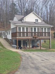 1474 Mt Pleasant Rd, Hempfield Twp, PA 15601