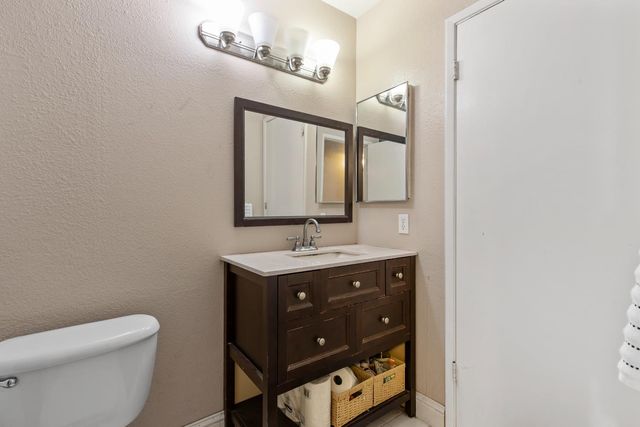 2756 Barcelona Dr, Modesto, CA 95354