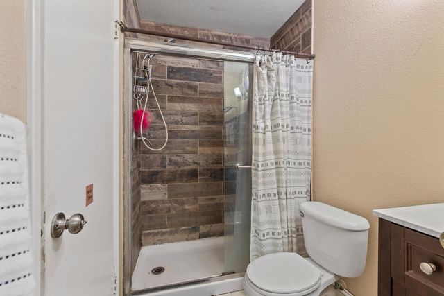 2756 Barcelona Dr, Modesto, CA 95354