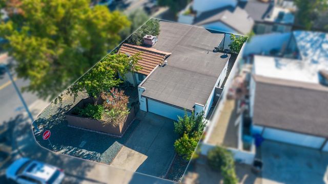 2756 Barcelona Dr, Modesto, CA 95354