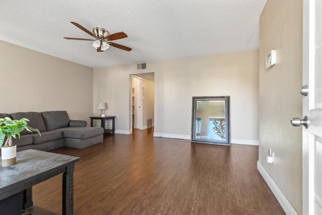 2756 Barcelona Dr, Modesto, CA 95354