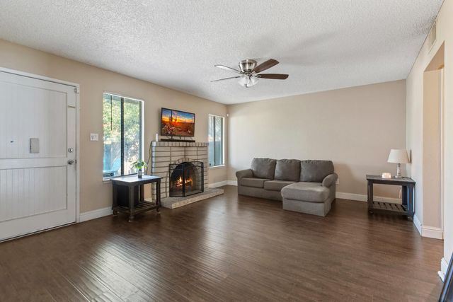 2756 Barcelona Dr, Modesto, CA 95354