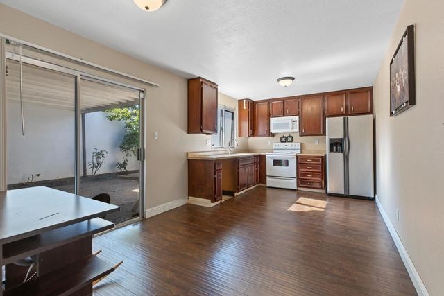 2756 Barcelona Dr, Modesto, CA 95354