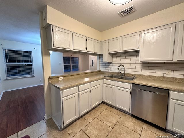 6951 WRIGHT WAY ST, San Antonio, TX 78240