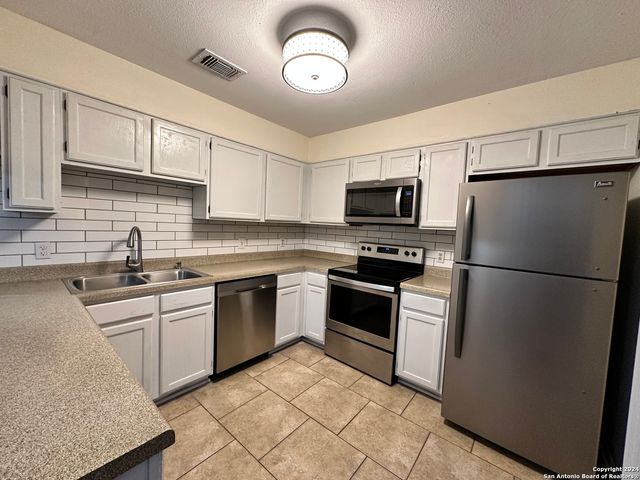 6951 WRIGHT WAY ST, San Antonio, TX 78240