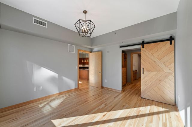 1120 S 2nd Street 813, Minneapolis, MN 55415