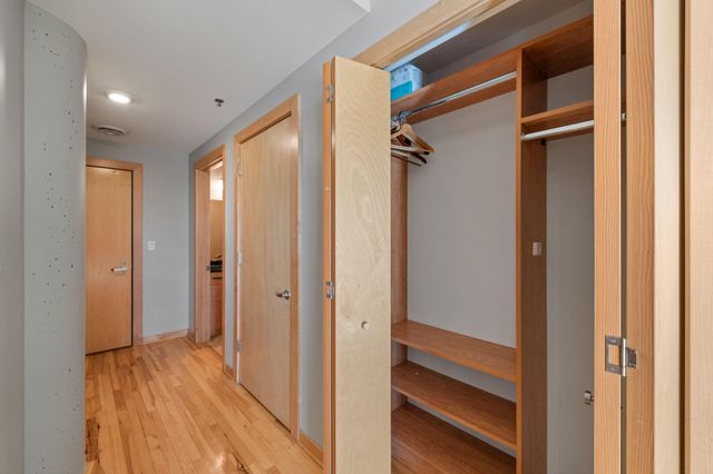 1120 S 2nd Street 813, Minneapolis, MN 55415