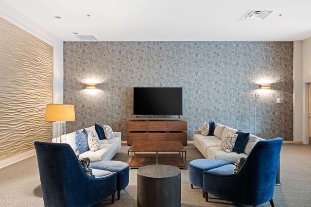 1120 S 2nd Street 813, Minneapolis, MN 55415