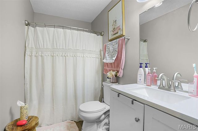 709 & 711 Slippery Rock Drive, Edwardsville, IL 62025