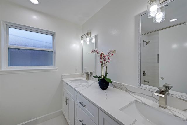 5522 Caversham Drive, Houston, TX 77096