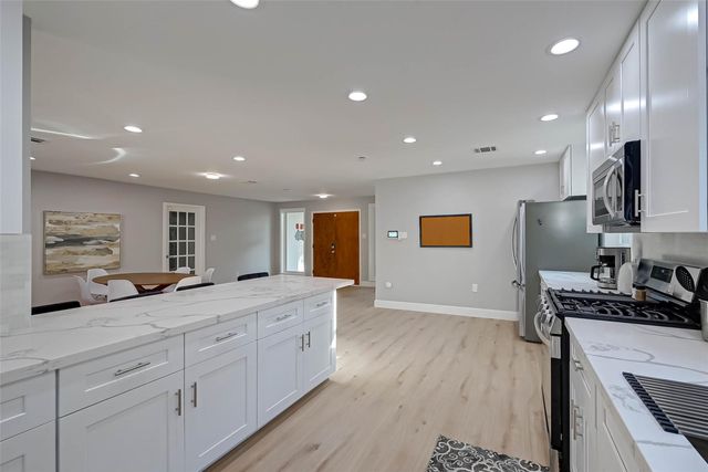5522 Caversham Drive, Houston, TX 77096
