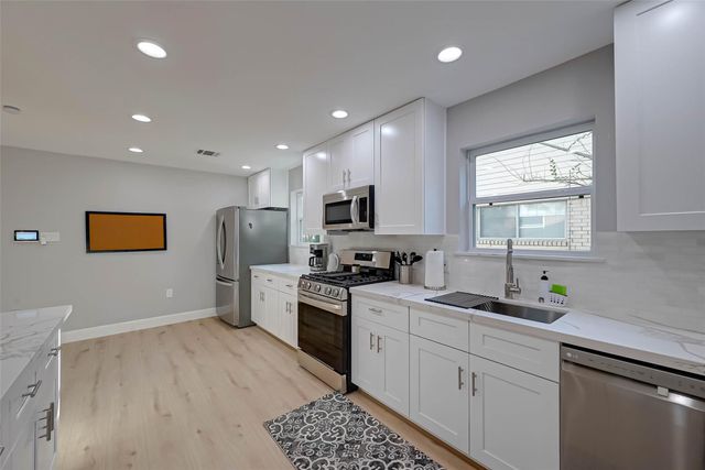 5522 Caversham Drive, Houston, TX 77096