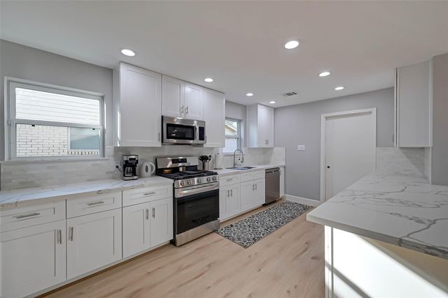 5522 Caversham Drive, Houston, TX 77096