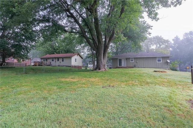 1315 SE Alice Street, Blue Springs, MO 64014