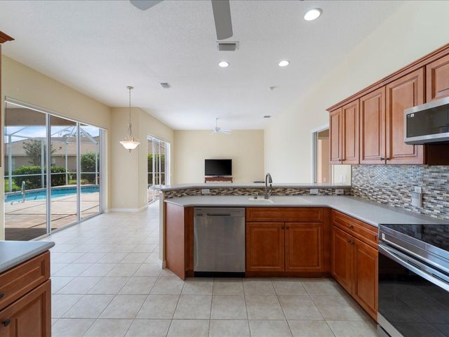 857 MACAW CIRCLE, Venice, FL 34285
