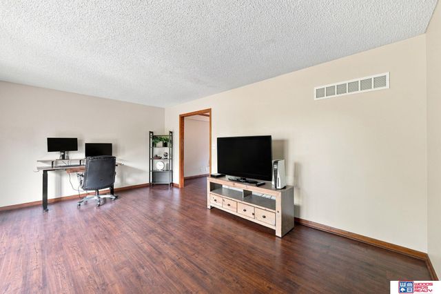 6408 Tanglewood, Lincoln, NE 68516