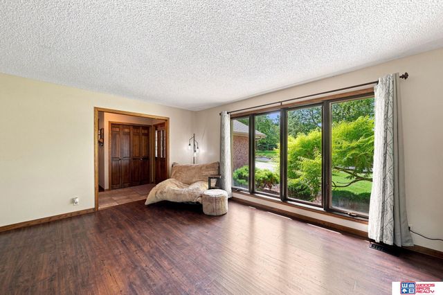 6408 Tanglewood, Lincoln, NE 68516