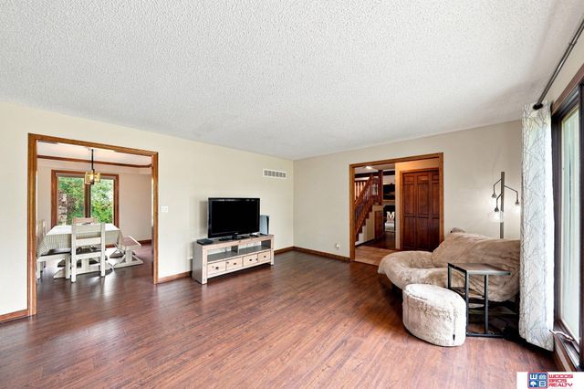 6408 Tanglewood, Lincoln, NE 68516