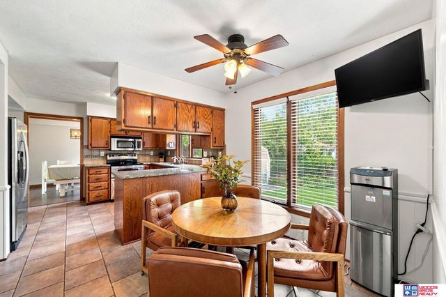 6408 Tanglewood, Lincoln, NE 68516