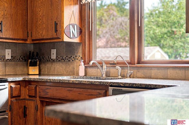 6408 Tanglewood, Lincoln, NE 68516