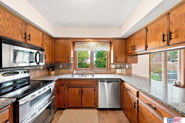 6408 Tanglewood, Lincoln, NE 68516