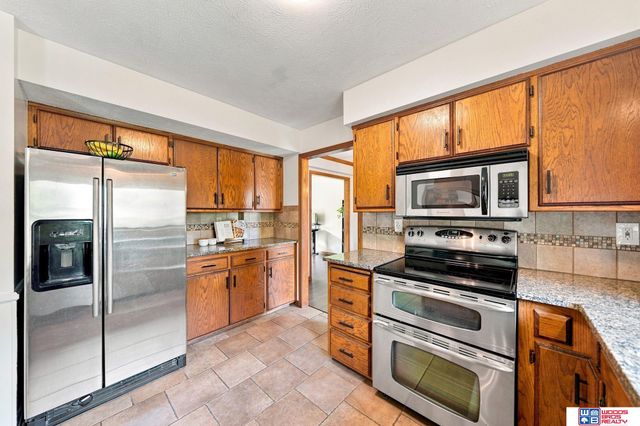 6408 Tanglewood, Lincoln, NE 68516