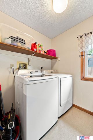 6408 Tanglewood, Lincoln, NE 68516