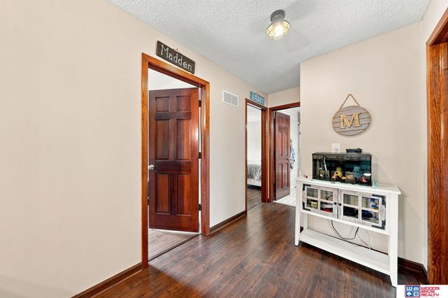 6408 Tanglewood, Lincoln, NE 68516
