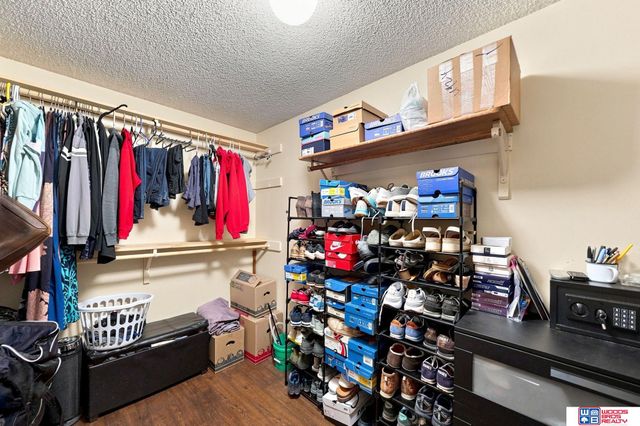 6408 Tanglewood, Lincoln, NE 68516