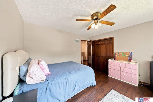6408 Tanglewood, Lincoln, NE 68516
