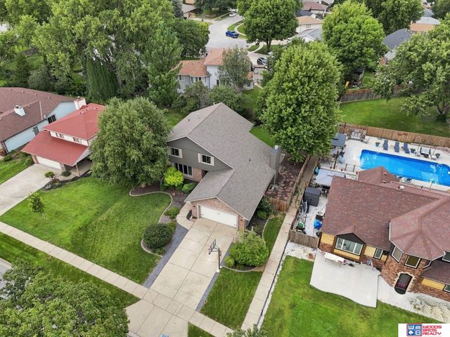 6408 Tanglewood, Lincoln, NE 68516