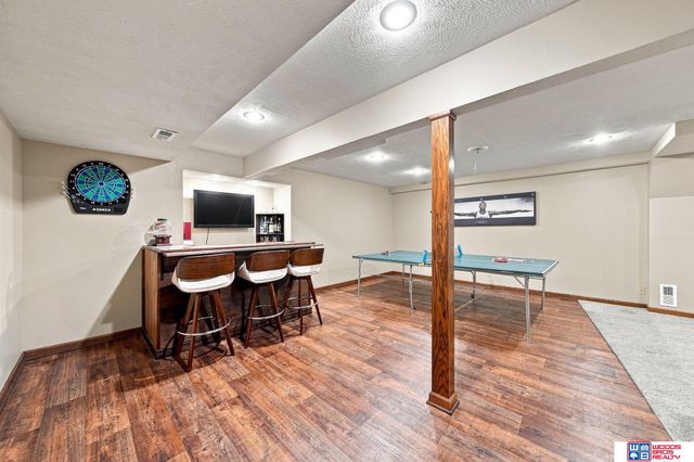 6408 Tanglewood, Lincoln, NE 68516