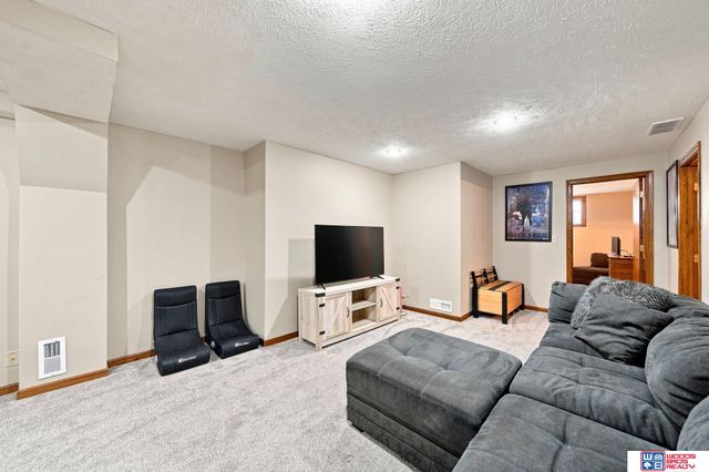 6408 Tanglewood, Lincoln, NE 68516