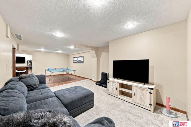 6408 Tanglewood, Lincoln, NE 68516