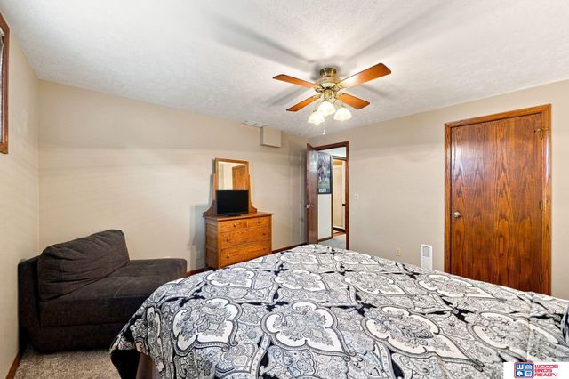 6408 Tanglewood, Lincoln, NE 68516