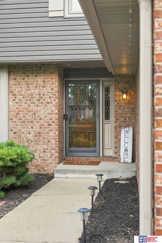 6408 Tanglewood, Lincoln, NE 68516