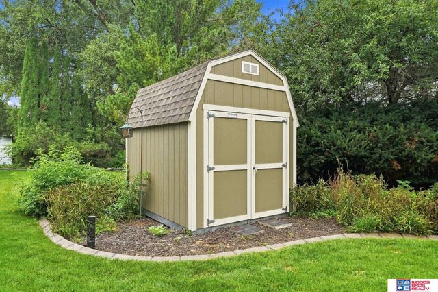 6408 Tanglewood, Lincoln, NE 68516
