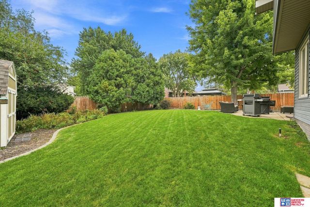 6408 Tanglewood, Lincoln, NE 68516