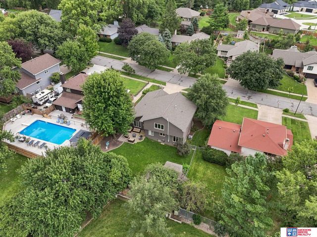 6408 Tanglewood, Lincoln, NE 68516
