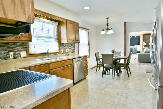 8536 Four Seasons Trail, Youngstown, OH 44514