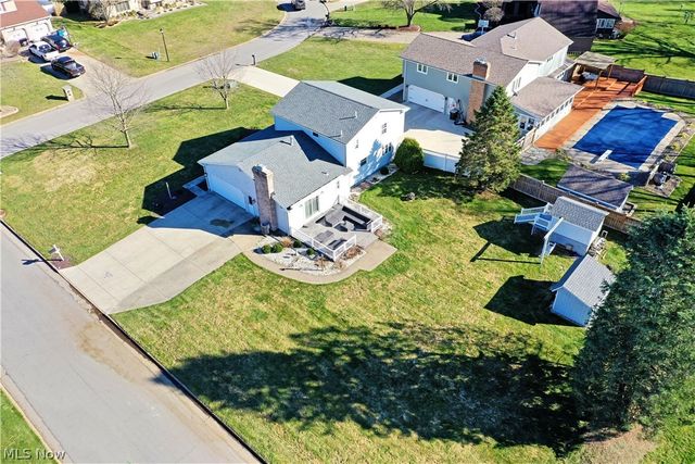 8536 Four Seasons Trail, Youngstown, OH 44514