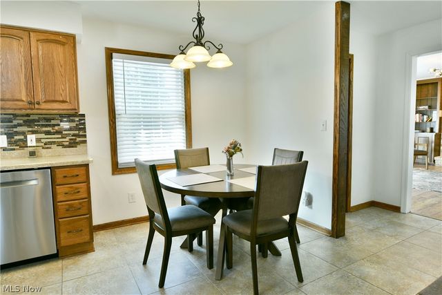 8536 Four Seasons Trail, Youngstown, OH 44514