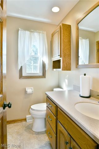 8536 Four Seasons Trail, Youngstown, OH 44514