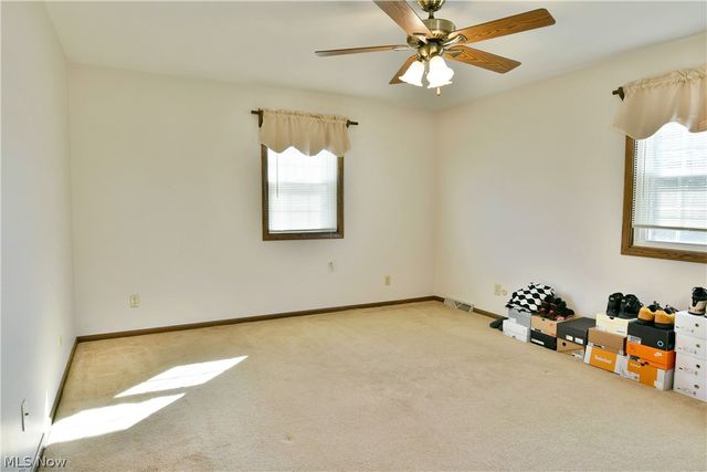 8536 Four Seasons Trail, Youngstown, OH 44514