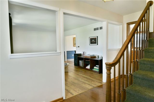 8536 Four Seasons Trail, Youngstown, OH 44514