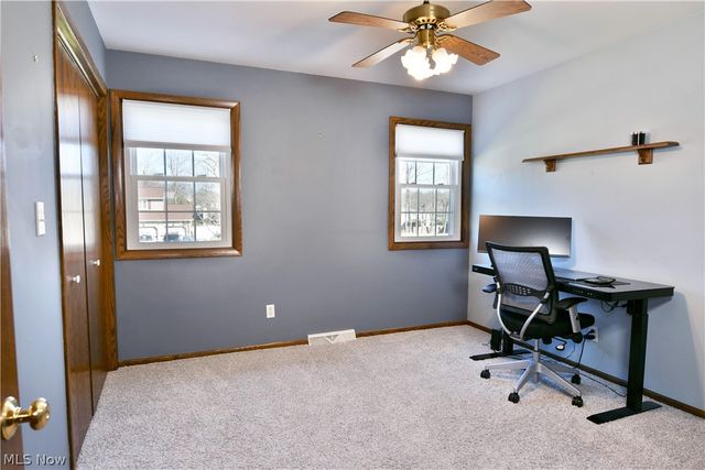 8536 Four Seasons Trail, Youngstown, OH 44514