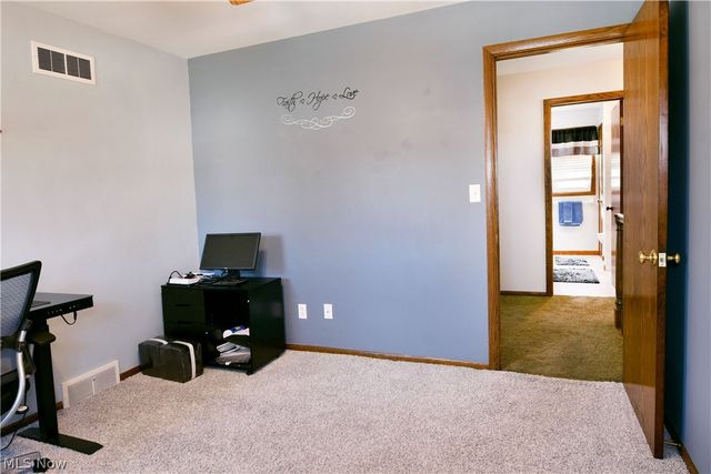 8536 Four Seasons Trail, Youngstown, OH 44514