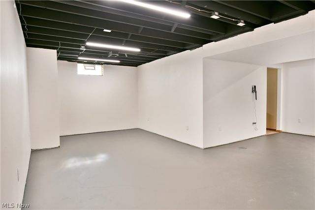 8536 Four Seasons Trail, Youngstown, OH 44514